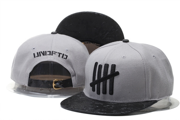 Fashion Street Snapbacks Undefeated Fitted Hats in Gray Black,Cheapest,wide range,Authentic USA Online Snapbacks/Hats/Caps