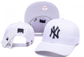 MLB Snapbacks New York Yankees Fitted Hats in White,Official,Clearance Prices,Official Snapbacks/Hats/Caps