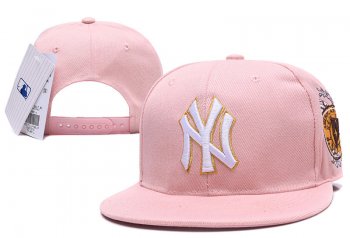 MLB Snapbacks New York Yankees Fitted Caps in White Pink,unique design,Colorful And Fashion-Forward,Store Snapbacks/Hats/Caps